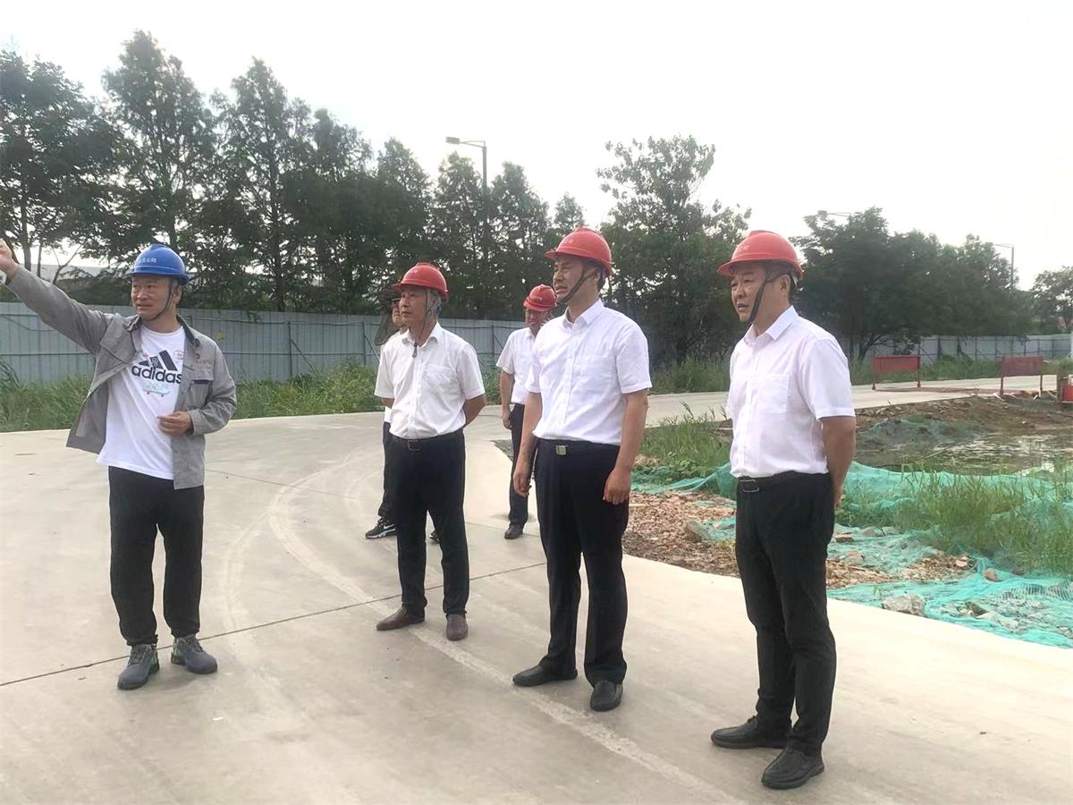 1692862356117036706.jpg 陳如軍到房地產(chǎn)檢查安全工作.jpg